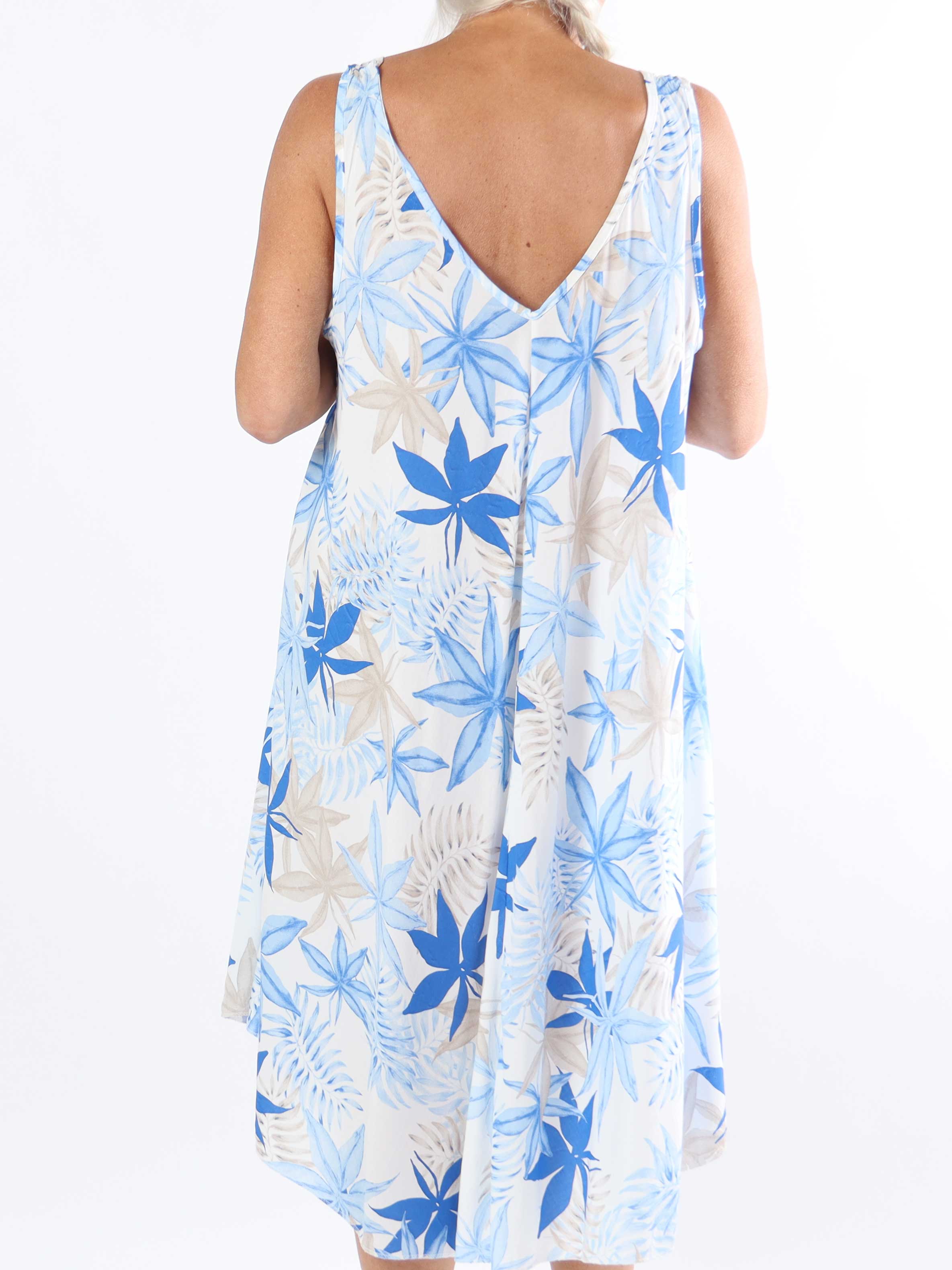 Sigri - Blommig plus size-klänning i viskos med breda axelband